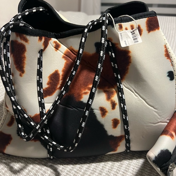 Stylish Cow Print Tote Bag - Picture 8 of 10